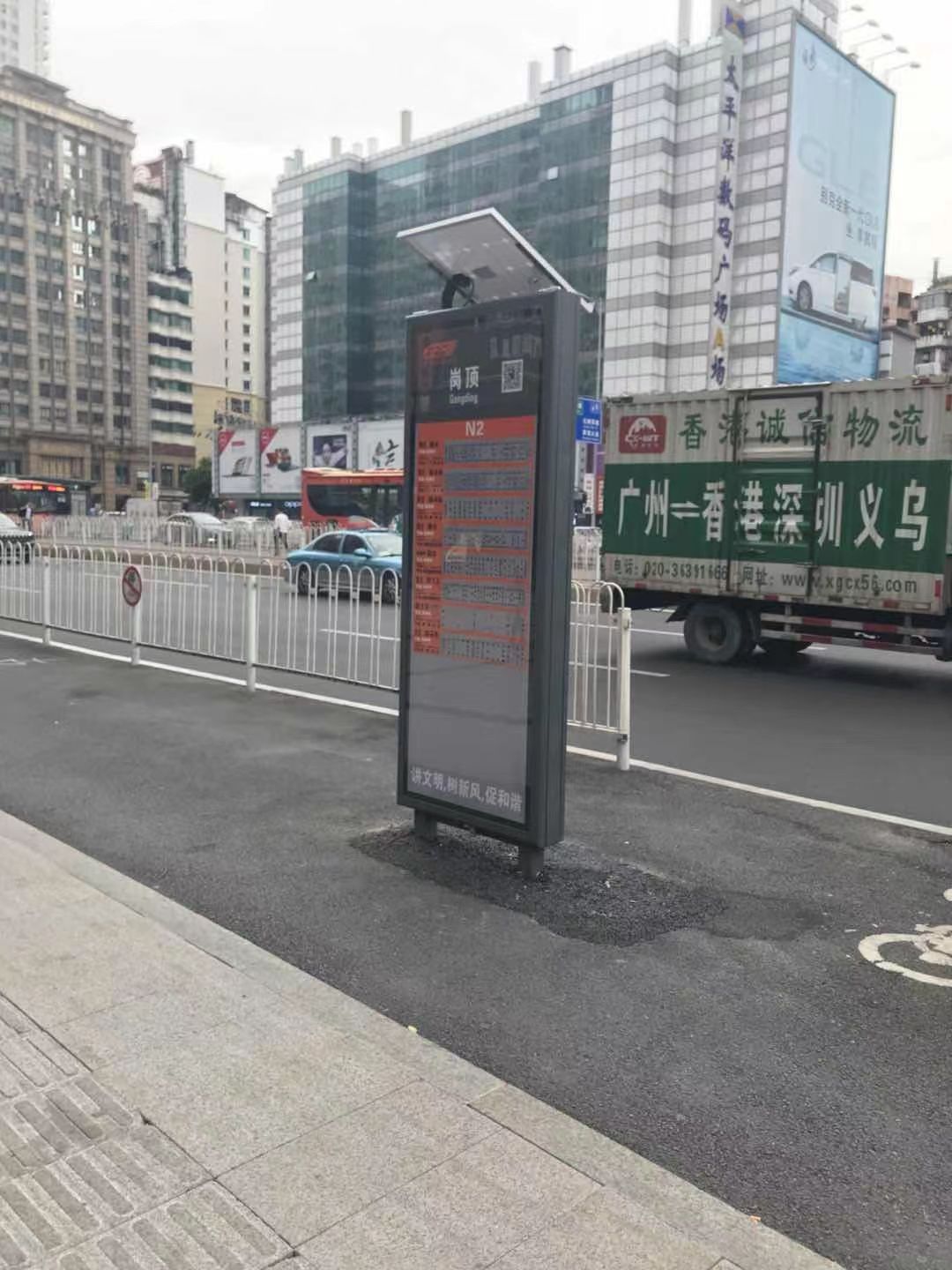 广州BRT太阳能灯箱