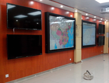 aluminum scrolling signs (map)